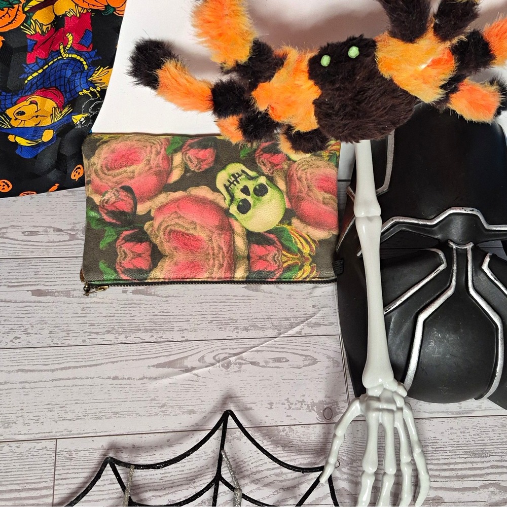 Lot of 6 items for Halloween Orange Black Spiders Pooh tye batman mask plast arm